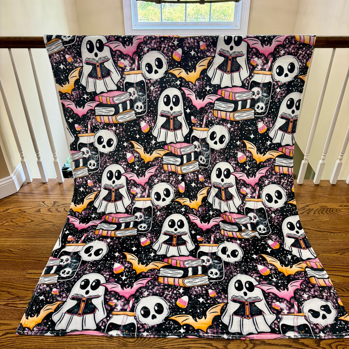Blanket Halloween #21 - Reading Ghosts