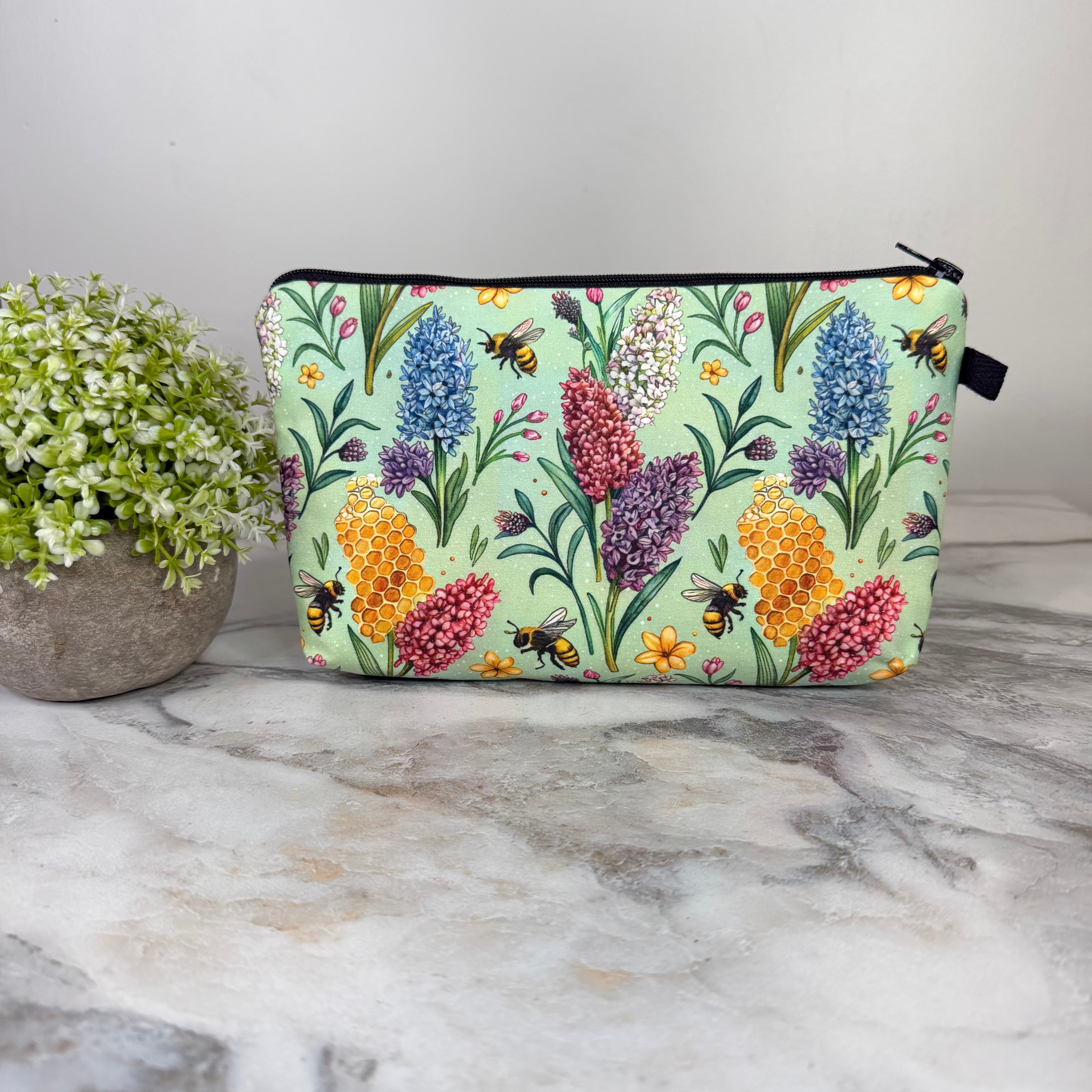 Pouch - Bees Hydrangea on Mint